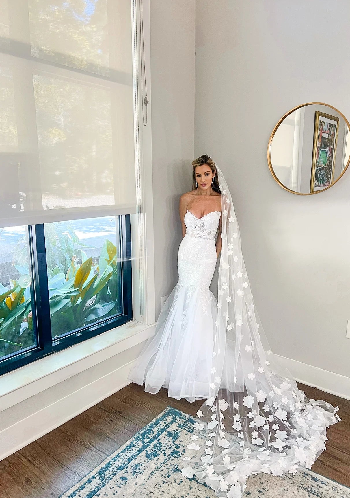 Strapless Sweetheart Lace Mermaid Bridal Gown: Elegant Embroidery