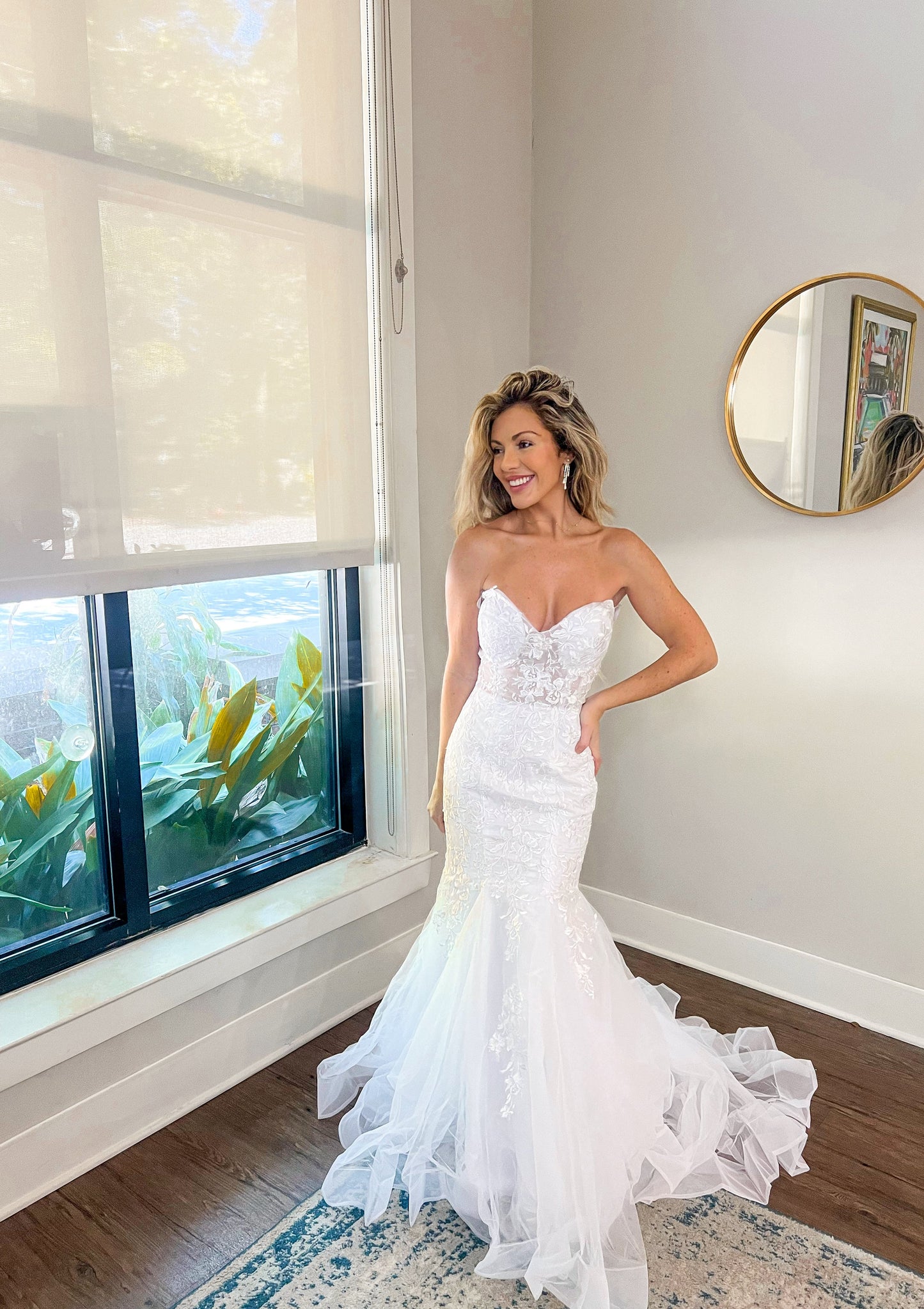 Strapless Sweetheart Lace Mermaid Bridal Gown: Elegant Embroidery