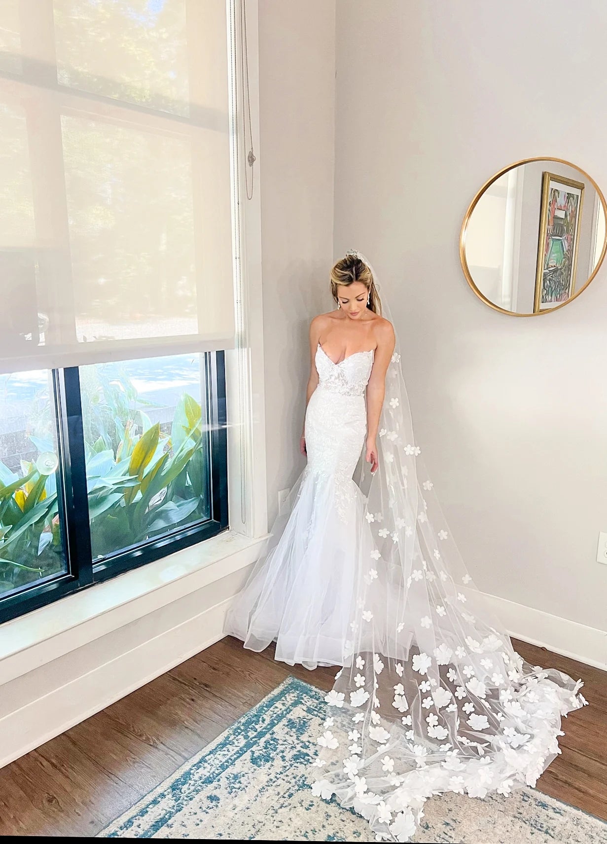 Strapless Sweetheart Lace Mermaid Bridal Gown: Elegant Embroidery