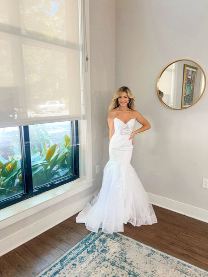 Strapless Sweetheart Lace Mermaid Bridal Gown: Elegant Embroidery