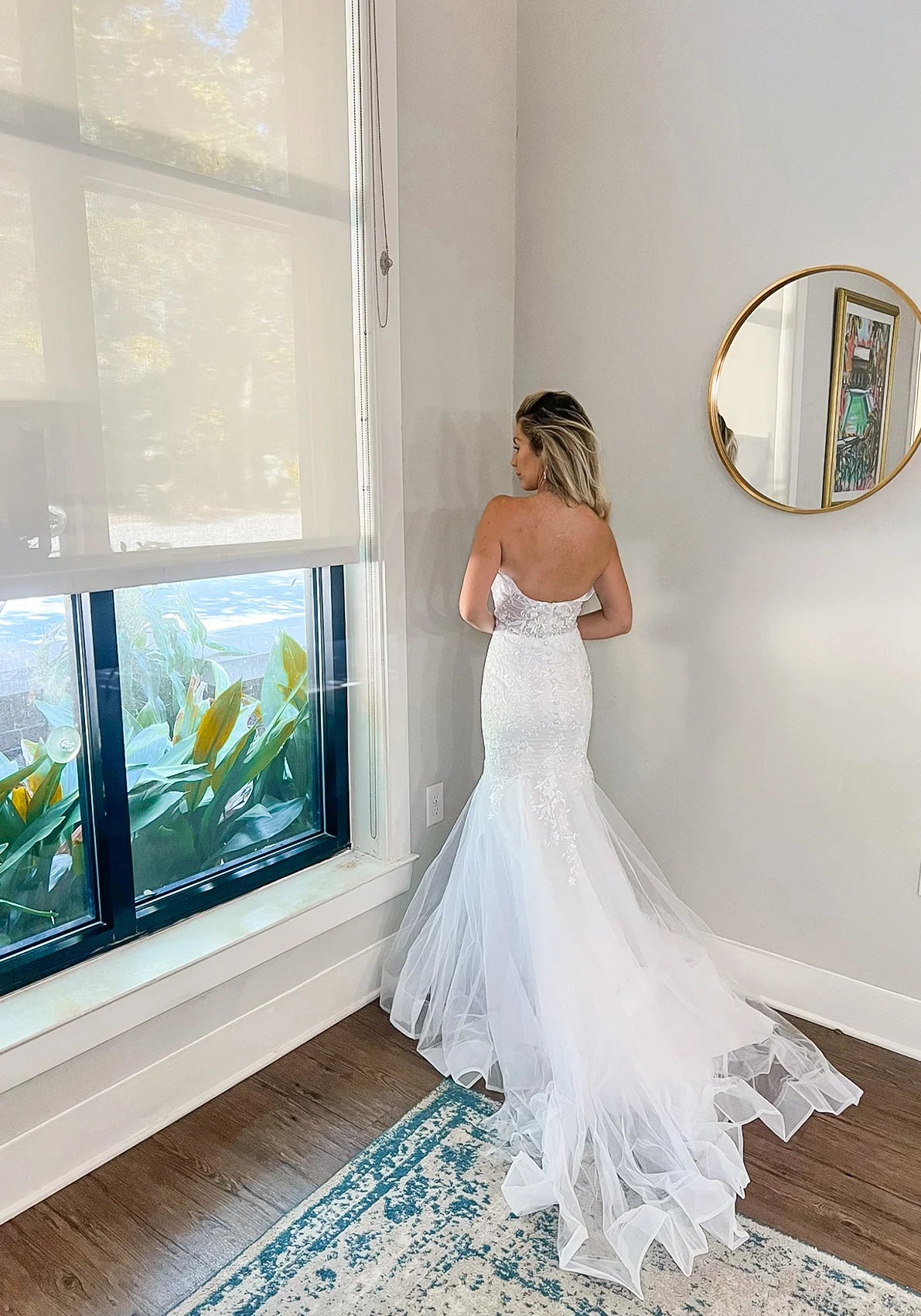 Strapless Sweetheart Lace Mermaid Bridal Gown: Elegant Embroidery